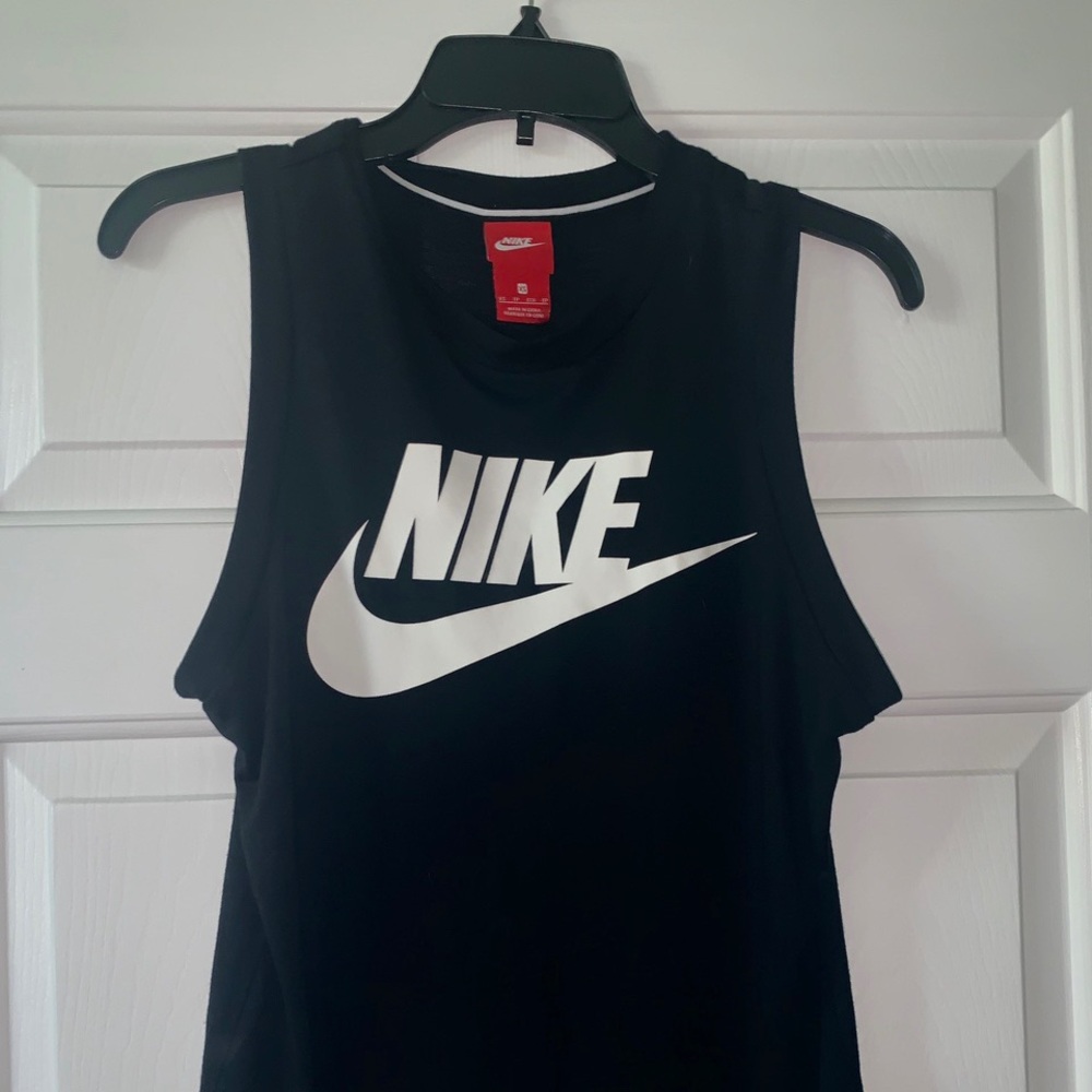 nike sleeveless tank top black and white XS